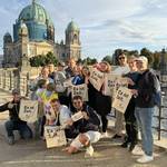 Die Teilnehmer*innen des DACHS-Treffen nach dem Besuch bei der Bundesstiftung Gleichstellung